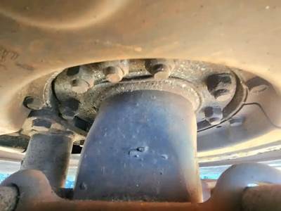 HUB PILOT Hub for a 1997 Volvo FE
