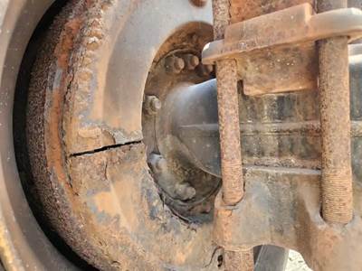 HUB PILOT Hub for a 1997 Volvo FE