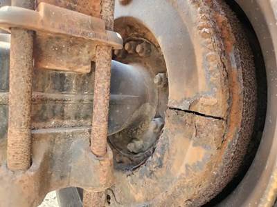HUB PILOT Hub for a 1997 Volvo FE