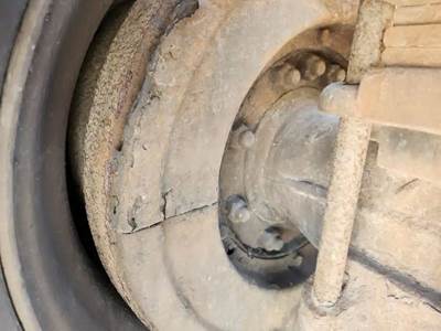 HUB PILOT Hub for a 1995 Volvo FE