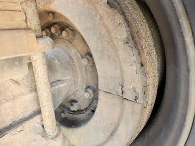 HUB PILOT Hub for a 1995 Volvo FE