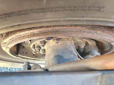 HUB PILOT Hub for a 1998 GMC T7500
