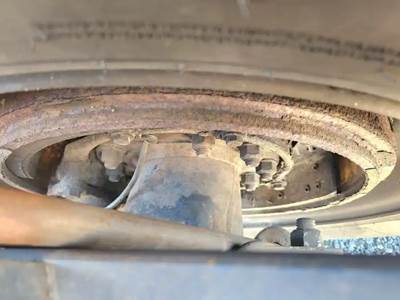 HUB PILOT Hub for a 1998 GMC T7500