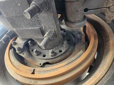 HUB PILOT Hub for a 2017 Peterbilt 348