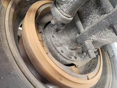 HUB PILOT Hub for a 2017 Peterbilt 348