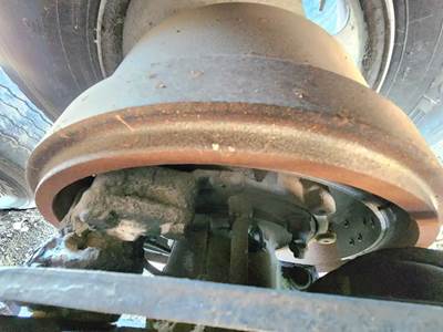 HUB PILOT Hub for a 2016 Mack MRU633