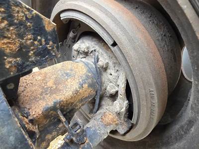 HUB PILOT Hub for a 2011 Kenworth T800