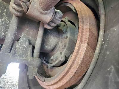 HUB PILOT Hub for a 2005 Freightliner M2 106