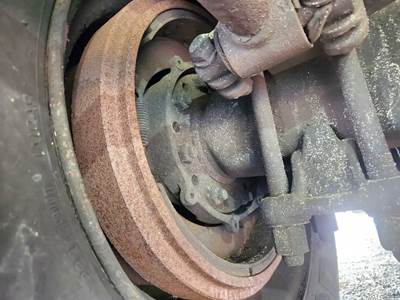 HUB PILOT Hub for a 2005 Freightliner M2 106