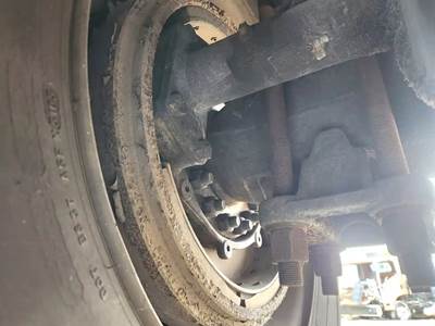 HUB PILOT Hub for a 2004 Freightliner FL80