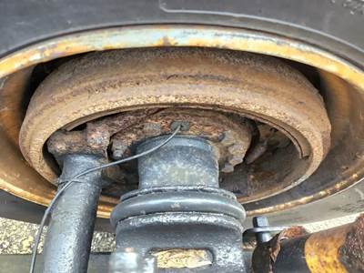 HUB PILOT Hub for a 2004 International 9400I