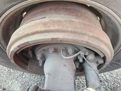 HUB PILOT Hub for a 2014 Volvo VNL