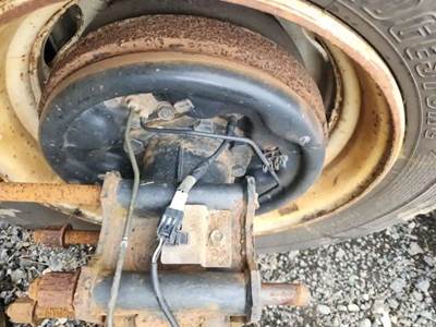 (Used) 2011 Isuzu Nrr, Hubs- Make: Isuzu, Model: Forward,  Ratio: N/A, Capacity: