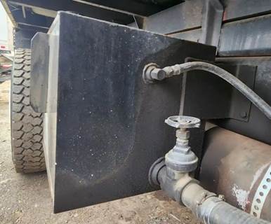 Ford L8000 Hydraulic Tank