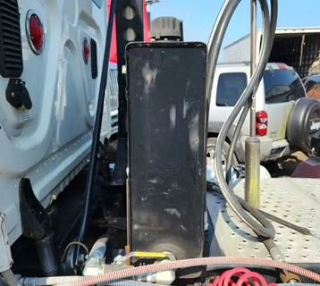 Freightliner Cascadia 125 Hydraulic Tank