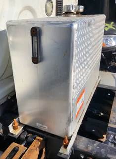 Freightliner Cascadia 125 Hydraulic Tank