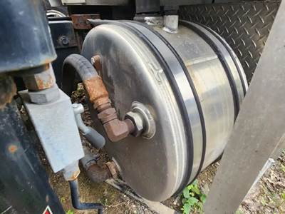 Freightliner M2 106 Hydraulic Tank