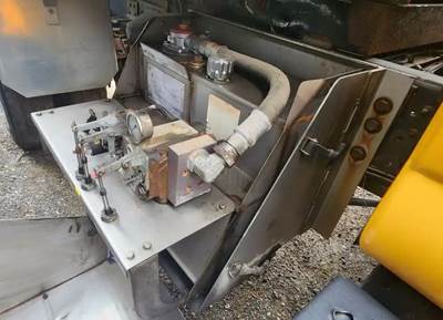 GMC C8500 Hydraulic Tank
