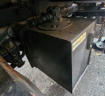 International 2574 Hydraulic Tank