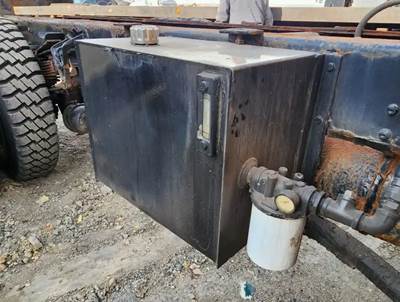 International 4900 Hydraulic Tank