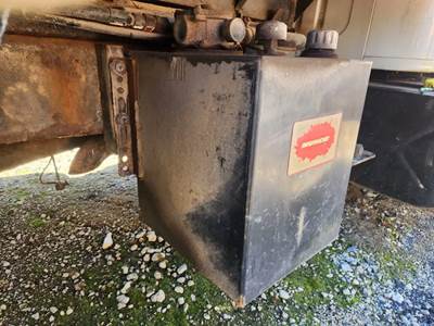 International 4900 Hydraulic Tank