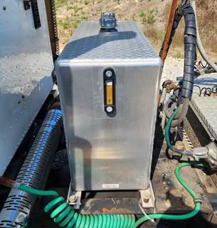 International 9900i Hydraulic Tank