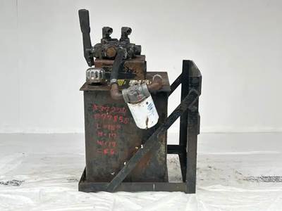 International DuraStar 4300 Hydraulic Tank