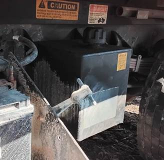 International DuraStar 4300 Hydraulic Tank