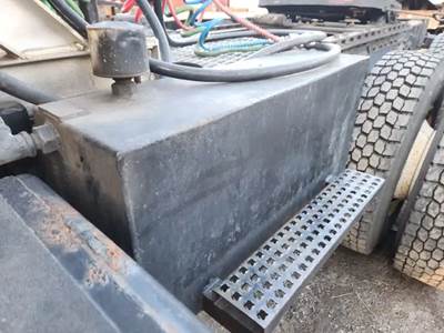 International F2674 Hydraulic Tank for a 1999 International F-2674 SBA
