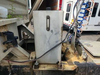 International HX620 Hydraulic Tank