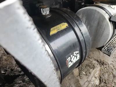 Mack Granite CV713 Hydraulic Tank for a 2003 Mack CV713 Granite