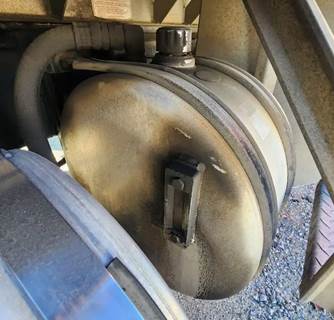 Mack Granite CV713 Hydraulic Tank for a 2005 Mack CV713 Granite