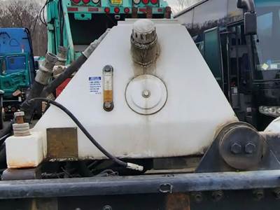 Mack Granite GU713 Hydraulic Tank for a 2008 Mack GU713