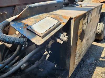 Mack Granite GU713 Hydraulic Tank for a 2012 Mack GU713