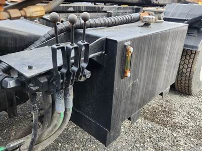 Mack MRU613 Hydraulic Tank