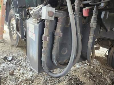 Mack MRU633 Hydraulic Tank