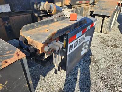 Mack Pinnacle CXU612 Hydraulic Tank for a 2009 Mack CXU612