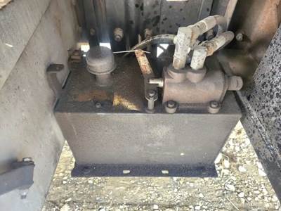 Peterbilt 330 Hydraulic Tank