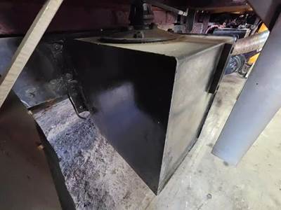 Sterling L7500 Hydraulic Tank