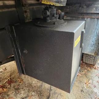 Sterling L7500 Hydraulic Tank