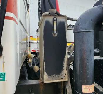 Sterling L8500 Hydraulic Tank