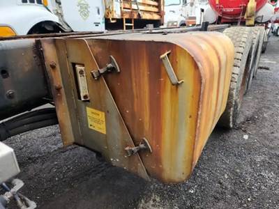 Sterling L9500 Hydraulic Tank