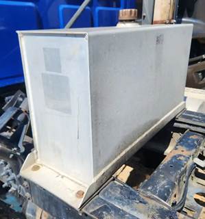 Sterling L9500 Hydraulic Tank