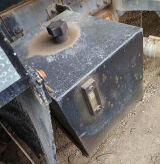 Sterling L9500 Hydraulic Tank