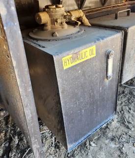 Sterling L9500 Hydraulic Tank