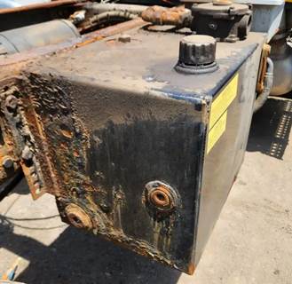 Sterling L9500 Hydraulic Tank