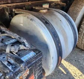 Sterling L9500 Hydraulic Tank