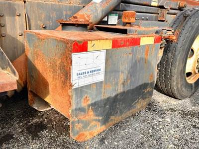 Sterling L9500 Hydraulic Tank