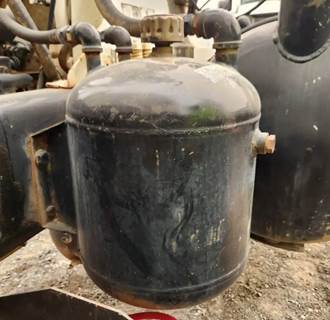 Sterling L9500 Hydraulic Tank