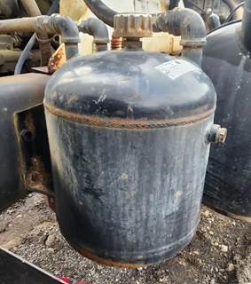 Sterling L9500 Hydraulic Tank